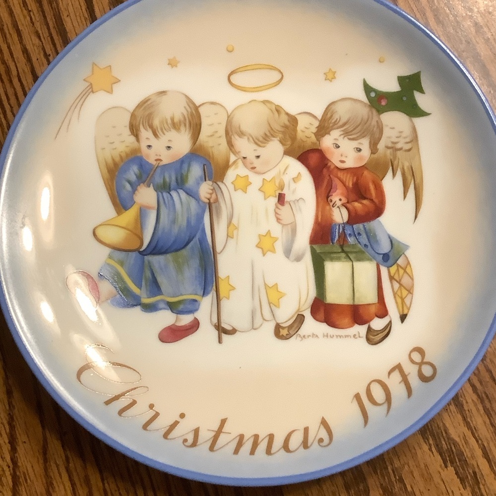Hummel Christmas 1978 Collector's Plate - Blue, White, Gold